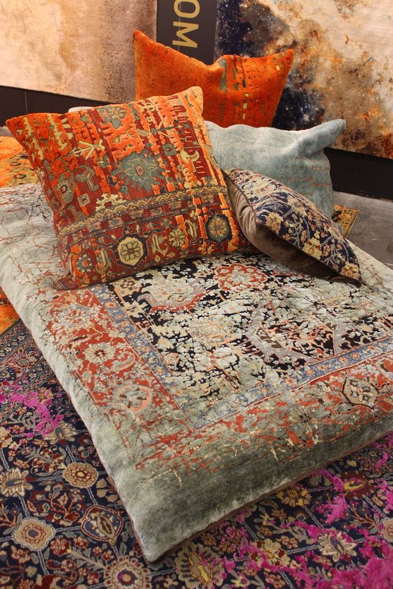 ANITQUE RUGS AND CARPETS